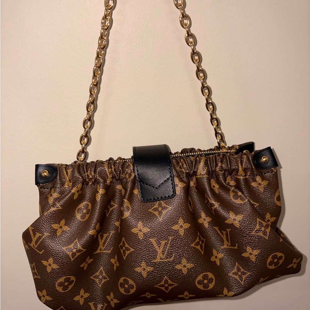 Louis Vuitton Gold-Chain Shoulder Bag - Picture 2 of 8